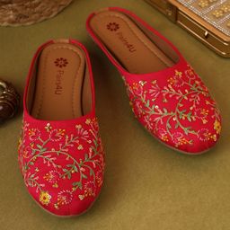 Pairs4U Women Embellished Ethnic Mojaris with Embroidered Flats-picture-38