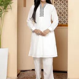 SAKURA Embroidered Mandarin Collar Tunic With Palazzos Co-Ords-image-16