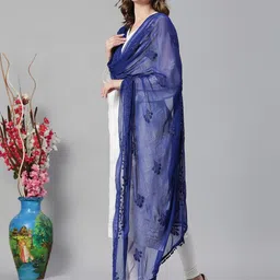 LA FEMINAE Embroidered Dupatta with Thread Work image 4