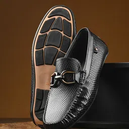 San Frissco Men Textured Lightweight Memory Foam Buckle Detail Leather Loafers-18