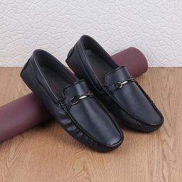 Mochi Men Textured Leather Driving Shoes-21
