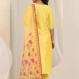 Libas Women Floral Yoke Design Regular Kurta with Trousers & With Dupatta image 4
