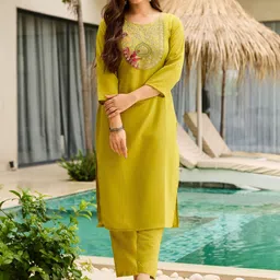 URMIR FASHION Women Floral Embroidered Regular Thread Work Kurta with Trousers & With Dupatta-picture-48