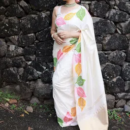 INDIOTSAV Woven Design Silk Blend Banarasi Saree-image-11