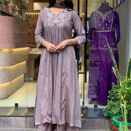 URMIR FASHION Floral Yoke Design V-Neck Thread Work A-Line Kurta With Palazzos & Dupatta-picture-13