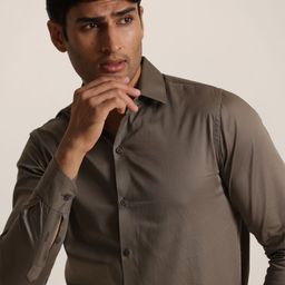 Uncluttered Closet Men Standard Slim Fit Solid Spread Collar Satin Formal Shirt-picture-41