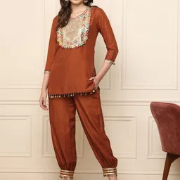 DEEBACO Embroidered Kurti With Trousers Co-Ords-image-27