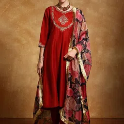 Varanga Women Floral Embroidered Regular Kurta with Trousers & With Dupatta Kurta Sets-25