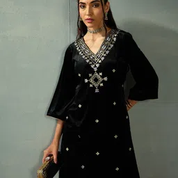 Shae by SASSAFRAS Women Embroidered Gotta Patti Grandeur & Majestic Artwork Velvet Kurta-picture-23