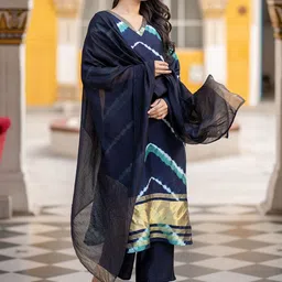 ASPORA Leheriya Dyed V-Neck Pure Silk Straight Kurta With Trousers & Dupatta-11