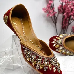 YASSIO Women Pointed Toe Ethnic Slip On Mojaris Flats-image-34