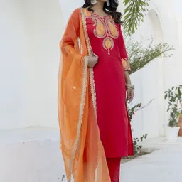 VredeVogel Paisley Embroidered Thread Work Kurta With Trousers & Dupatta-picture-19