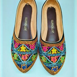 Jutti Crafts Women Ethnic Mojaris Flats-image-7