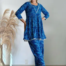 OZIA Floral Printed V-Neck Tunic With Trouser-picture-15
