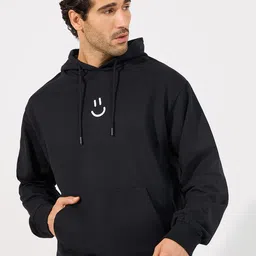 Styli Men Minimal Emoji Print Relaxed Fit Hoodie-image-45