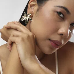 DressBerry Set Of 2 Gold-Plated Floral Shaped Drop Earrings-34