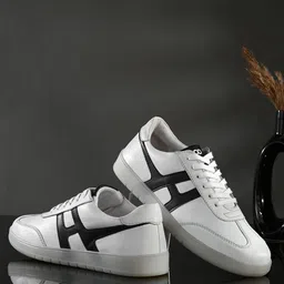 Overdrive Men Colourblocked Suede Sneakers-15