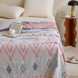 JC HOME White & Peach-Coloured Geometric AC Room 300 GSM Double Bed Quilt-image-90