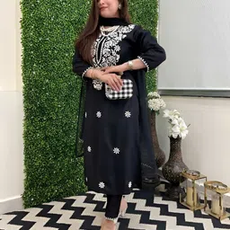 Brand Hill Embroidered Round Neck Thread Work Chanderi Silk Kurta With Trousers & Dupatta-picture-11
