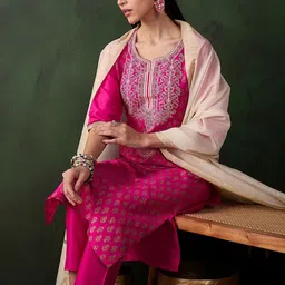 Sangria Floral Printed Sequinned Straight Kurta & Trousers With Dupatta-23