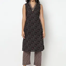 Ethnicity Women Ethnic Motifs Printed Cotton Kurta with Trousers-picture-48