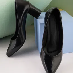 SAPATOS women Black Embellished Block Pumps-picture-4