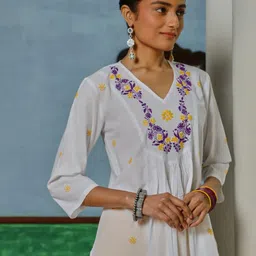 House of Chikankari Women Cotton Chikankari Solid Long Kurta-picture-15