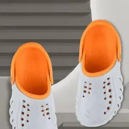PENNEN Men Self-Design Clogs-image-6