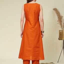 MOKOSH Floral Embroidered V-Neck Pleated Thread Work A-Line Kurta With Trouser image 4