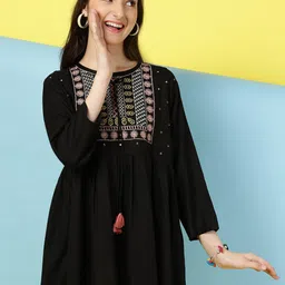 BAESD Floral Embroidered Top-15