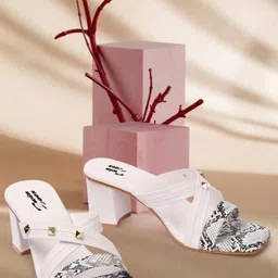 TWIN TOES White Block Sandals-63