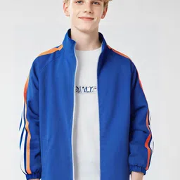 StyleCast x Revolte Lightweight Tailored Jacket-15