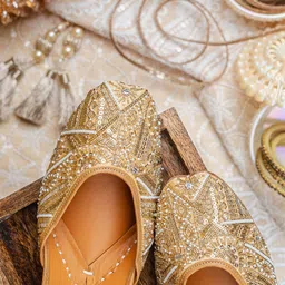 NR By Nidhi Rathi Women Embellished Ethnic Mojaris with Embroidered Flats-image-82