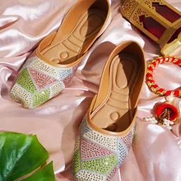 Froh Feet Women Embellished Ethnic Mojaris Flats-image-55