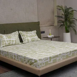 URBAN SPACE Green & White Printed Cotton 200 TC Queen Bedsheet With 2 Pillow Covers-image-40