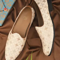House of Pataudi Men Lightweight Slip On Mojaris-image-89