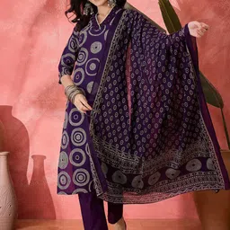Vastramyaa Women Geometric Printed Pure Cotton Kurta with Trousers & Dupatta-28