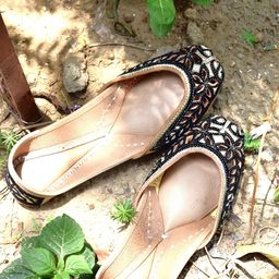 JUTTIESMAKER Women Woven Design Ankle Loop Mojaris-picture-23