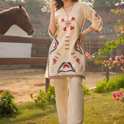 FREYAA Printed V Neck Top With Trousers Co-Ords-image-78