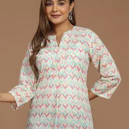 Cotton Curio Geometric Printed V-Neck Pure Cotton Kurti-32