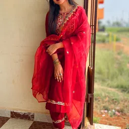 VredeVogel Floral Yoke Design Zari Straight Kurta With Trouser And Dupatta-3