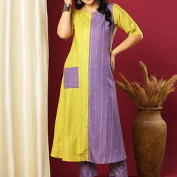 DIVASTRI Geometric Printed Round Neck A-Line Kurta With Trousers-12