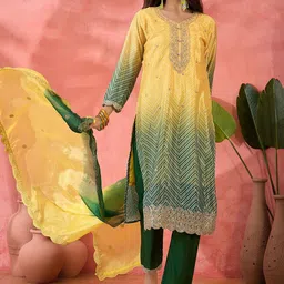 SAINOOR Women Bandhani Printed Regular Beads and Stones Kurta with Pyjamas & With Dupatta image 4