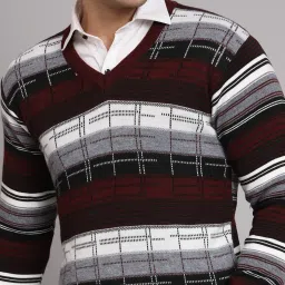 Men Colorblock V Neck Maroon Sweater-image-74