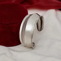 TEEJH Women Silver-Toned Oxidised Silver-Plated Cuff Bracelet-91