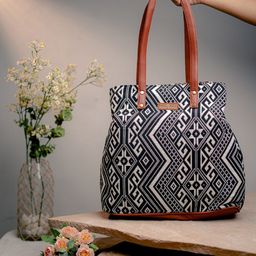 NR By Nidhi Rathi Printed Shopper Shoulder Bag-40