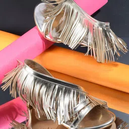 THE WHITE POLE Open Toe Tassels Detail Slim Heels-40