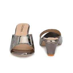 CLOG LONDON Silver-Toned Block Heels image 4