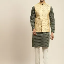 SOJANYA Men Green Kurta with Churidar & Nehru Jacket-picture-12
