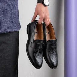INVICTUS Men Textured Round Toe Formal Loafers-image-32
